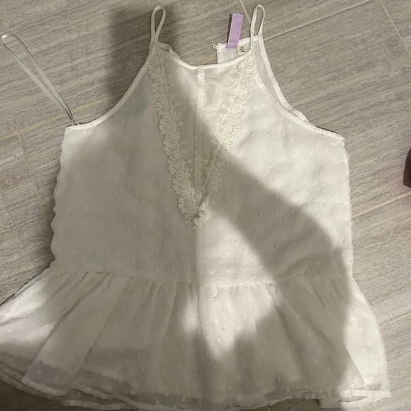 White flowy tank - Picture 1 of 3
